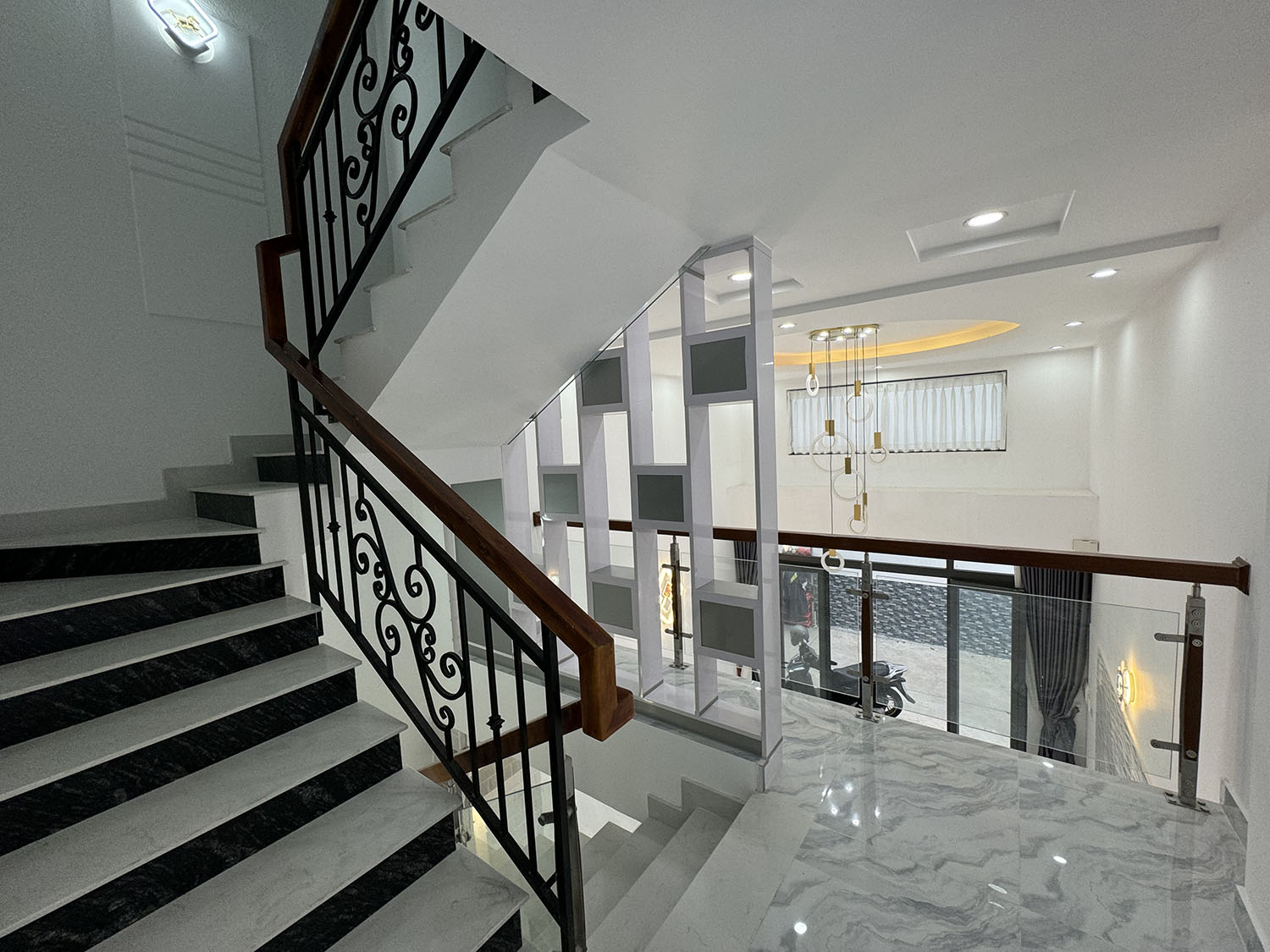 Nhà phố 3 lầu (4mx12,5m=50m2) 5 phòng ngủ hẻm ôtô 7 chỗ khu đồng bộ Nguyễn Thượng Hiền, Bình Thạnh